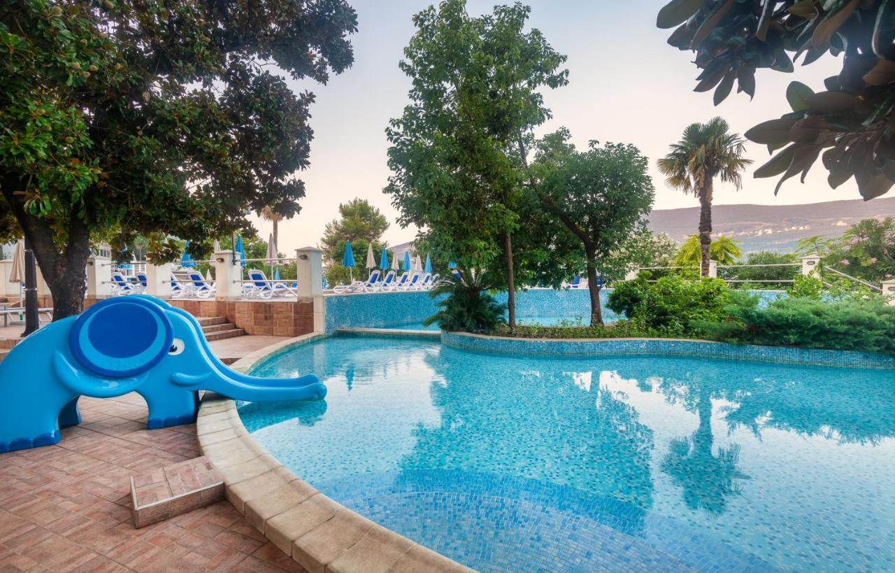 Hunguest Hotel Sun Resort ヘルツェグ・ノヴィ エクステリア 写真